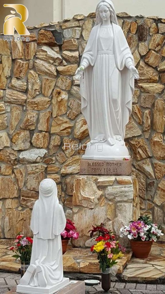 blessed virgin mary statue