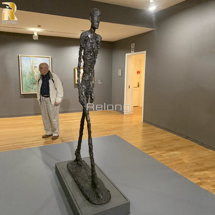 the-walking-man-bronze-figure-sculpture-Giacometti-3