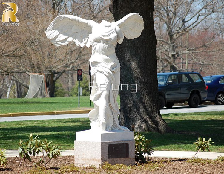 headless nike statue-1