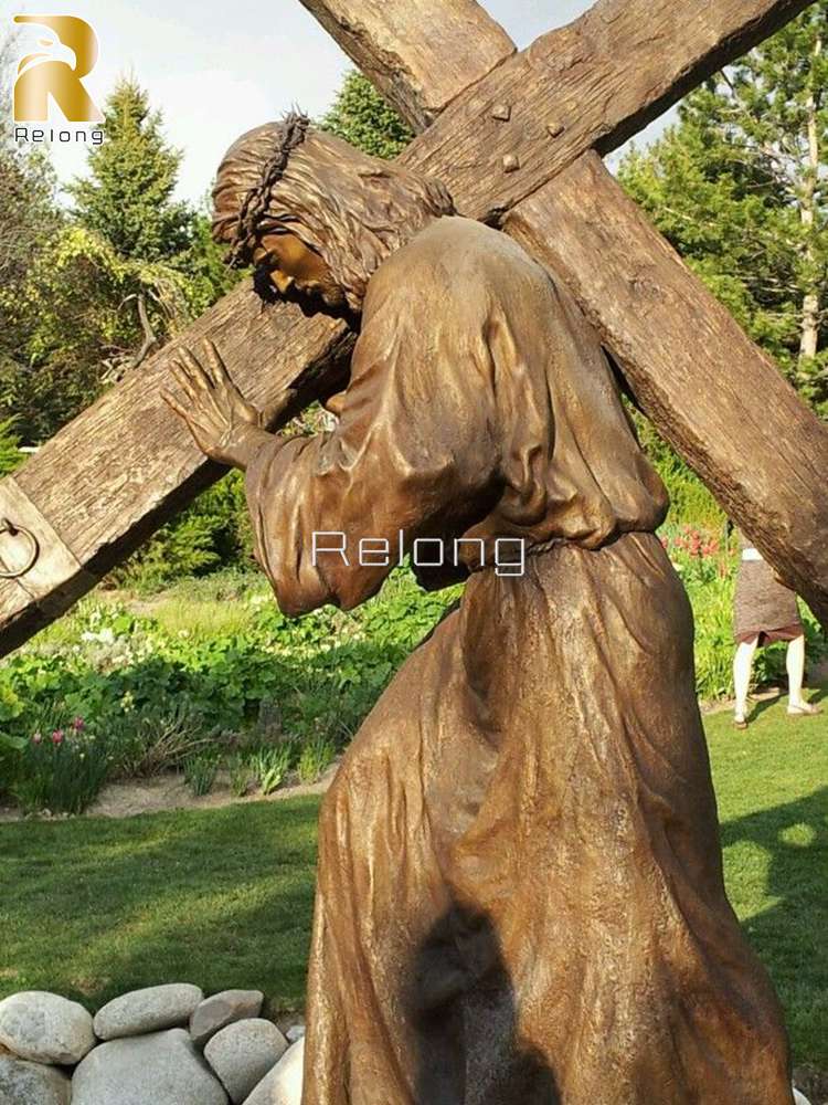 jesus carrying cross statue