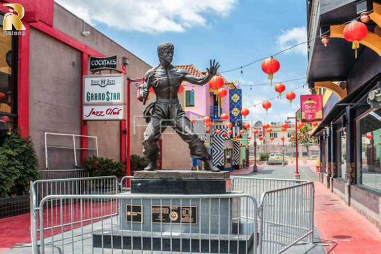 bruce lee sculpture-