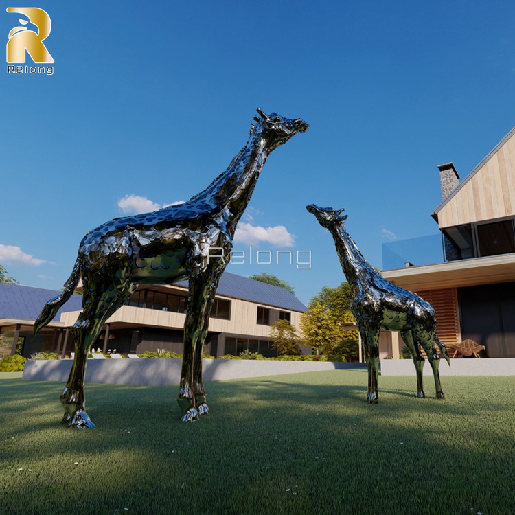 metal giraffe sculpture.