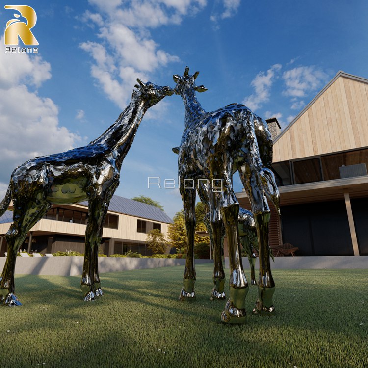 metal giraffe sculpture