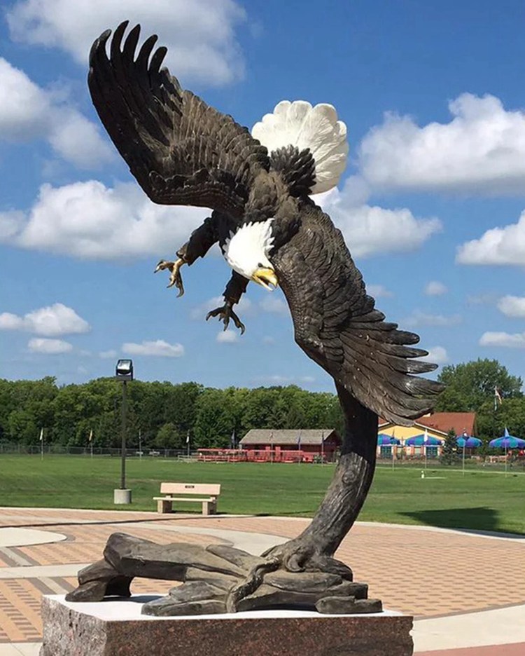 eagle garden sculpture-1