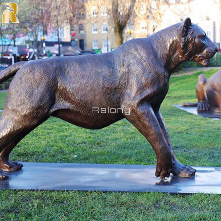 bronze lion statues-1