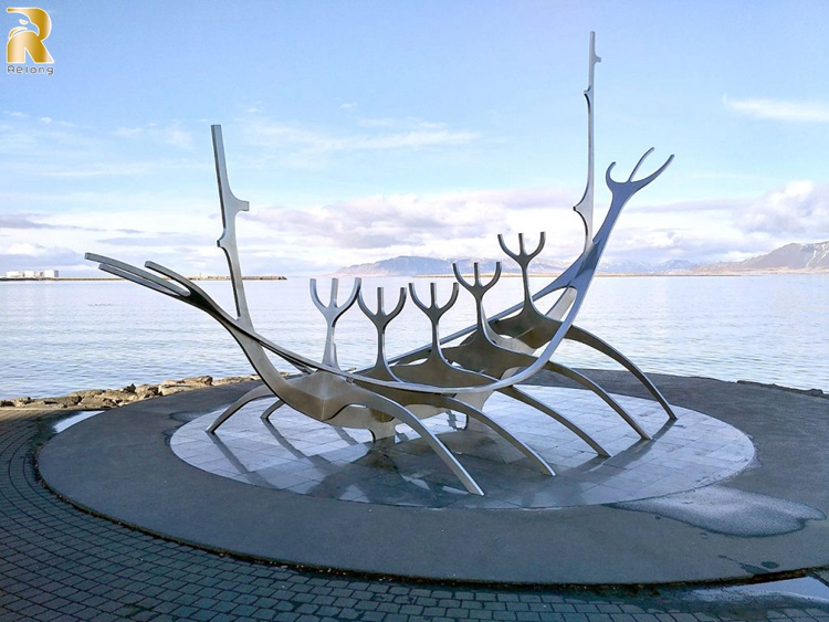 outdoor stainless steel sculpture