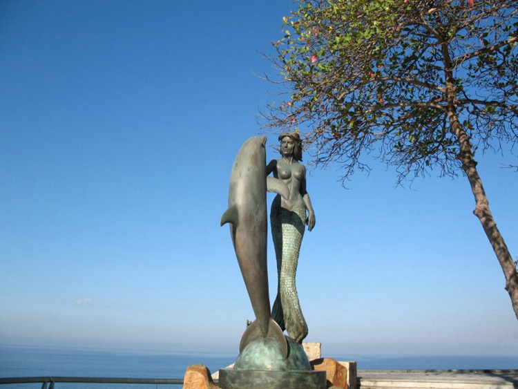 famous-mermaid-statues-