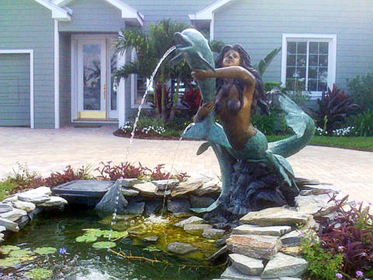 mermaid_with_dolphin-fountain