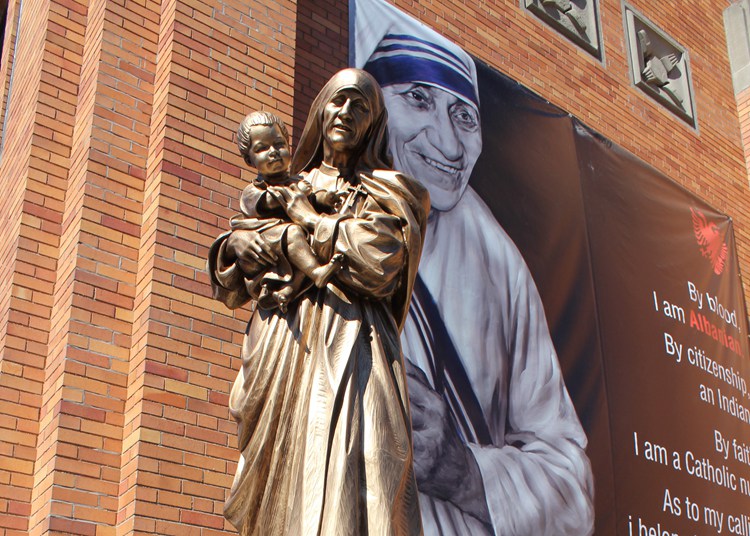 mother teresa sculpture display