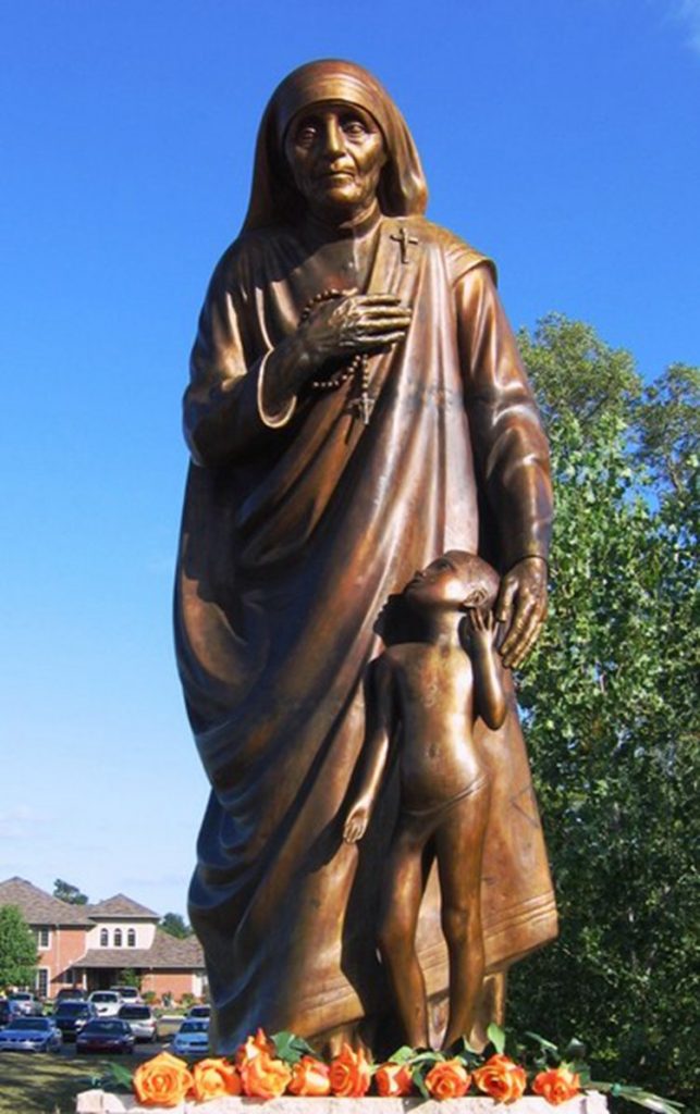 outdoor mother teresa sculpture