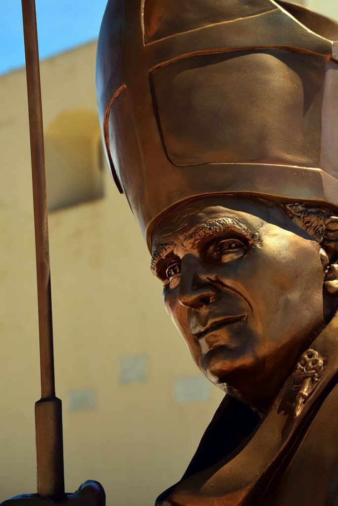 pope-john-paul-statue-bronze