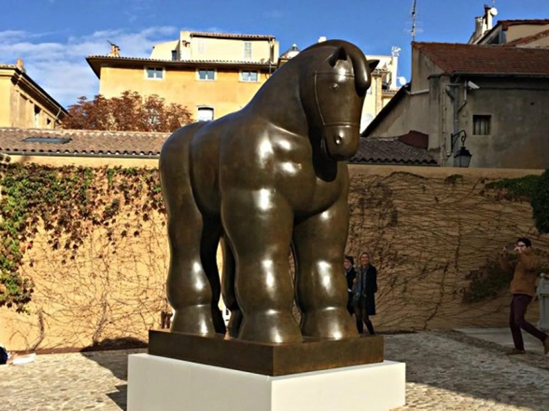 botero-s-horse-sculpture decor