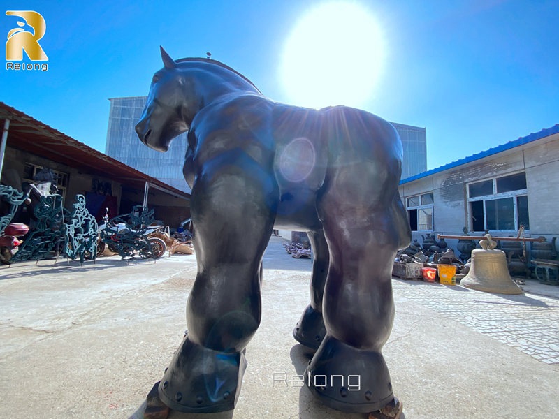 large outdoor bronze horse statue