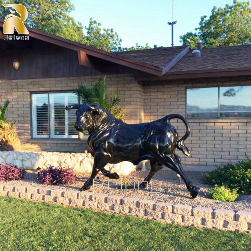 life size bull yard sculpture