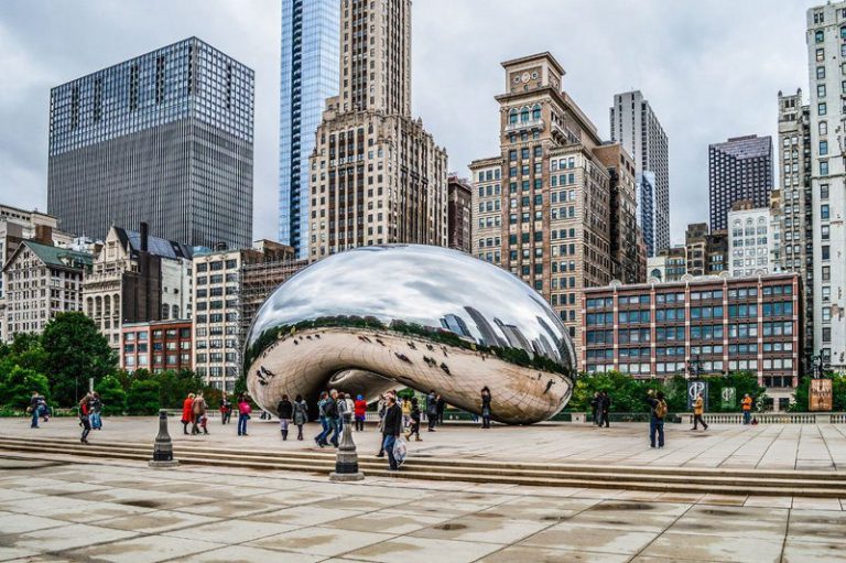 Cloud Gate sculpture in Chicago, Illinois