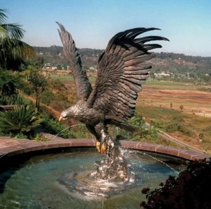 bronze eagle statue outdoor