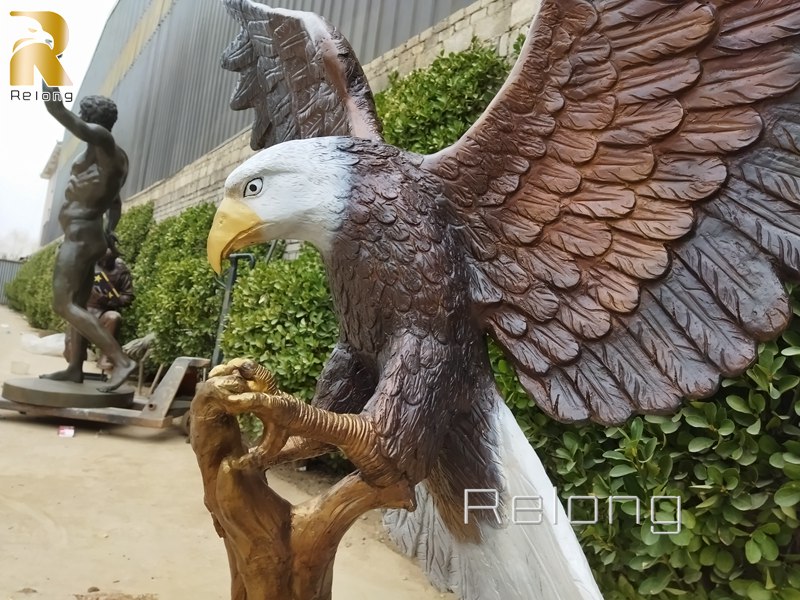 details of the bronze eagle statue-3