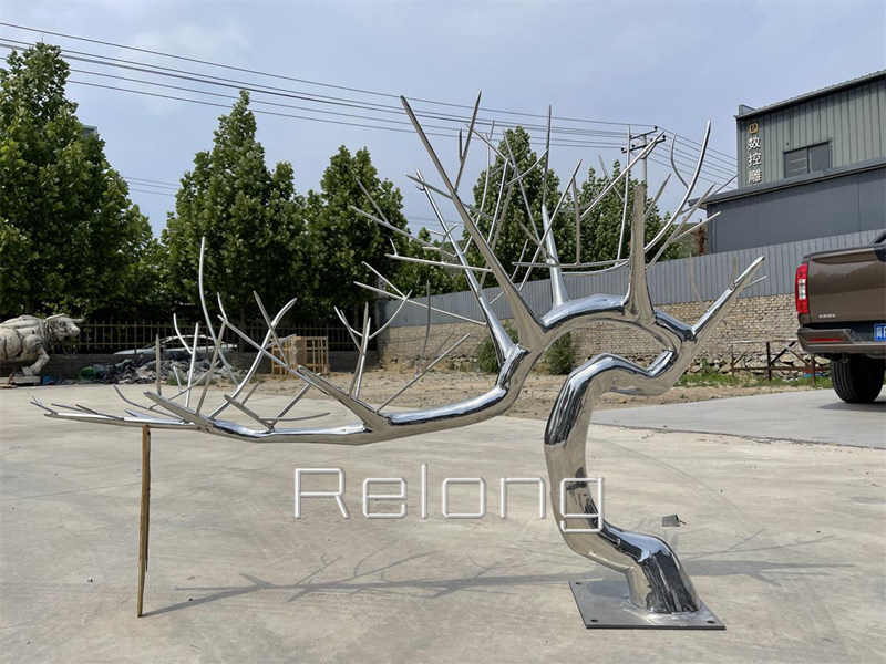 mirror polished stainless steel tree sculpture