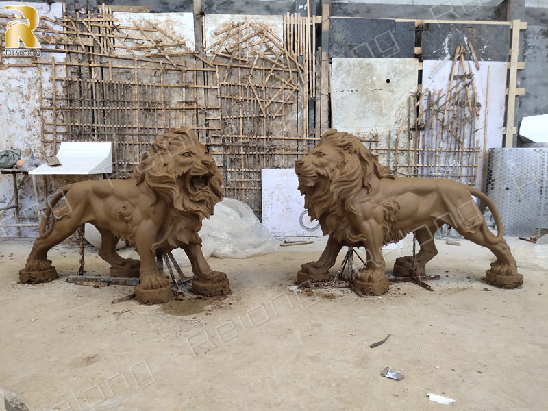 clay model of bronze lion statue-1