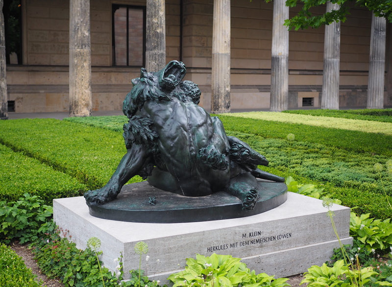 decorative Hercules lion statue