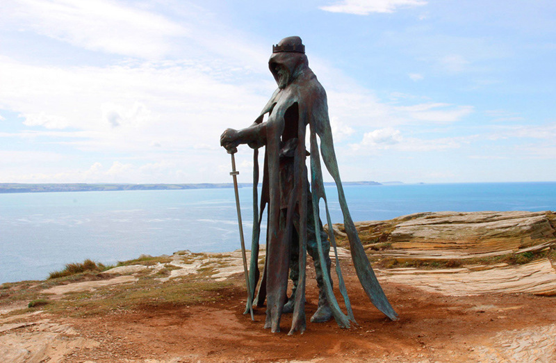 outdoor bronze King Arthur statue