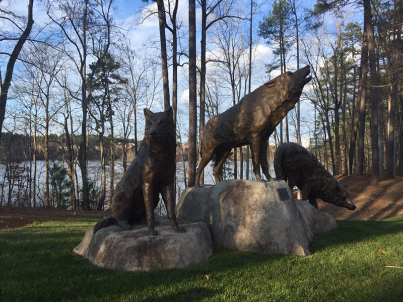 wolf garden statue