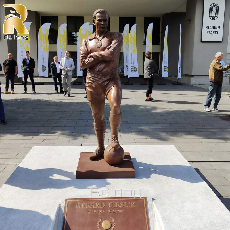 custom bronze football player statue (6)