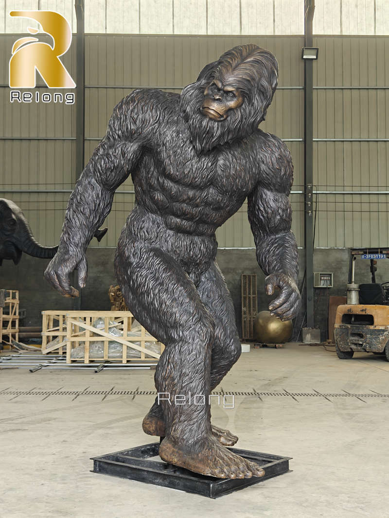 high quality bronze bigfoot statue for outdoor decoration (2)