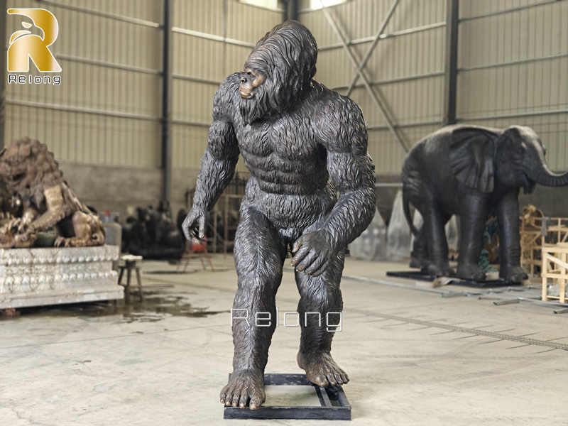 high quality bronze bigfoot statue for outdoor decoration (3)