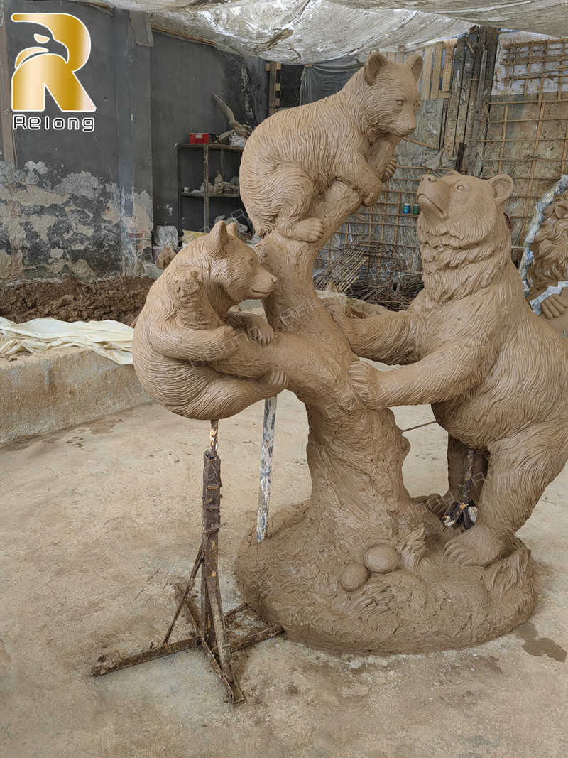 clay model of bear outdoor statues (1)