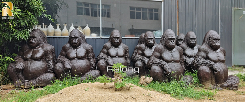 gorilla statue for garden decor (1)