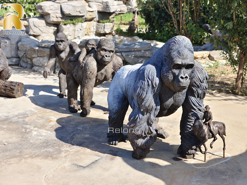 gorilla statue for garden decor (2)