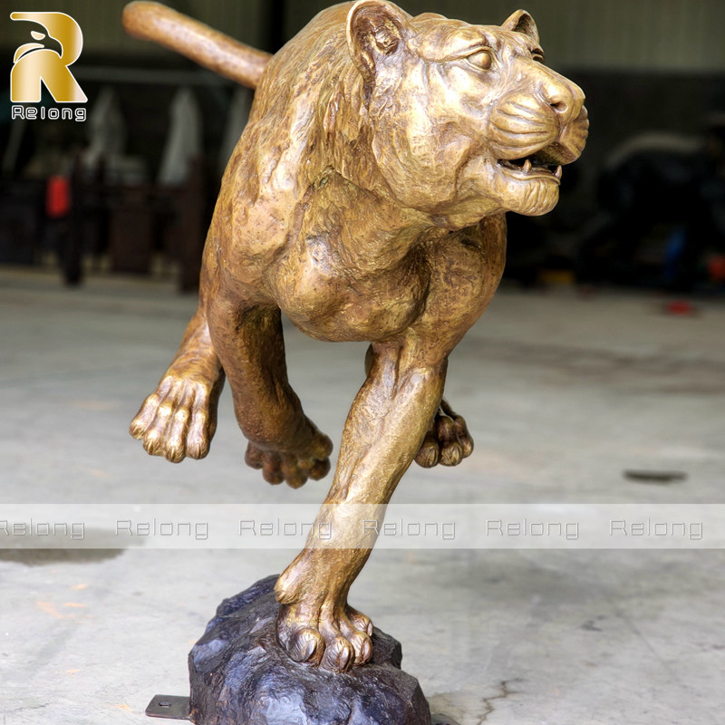 lifelike bronze puma sculpture