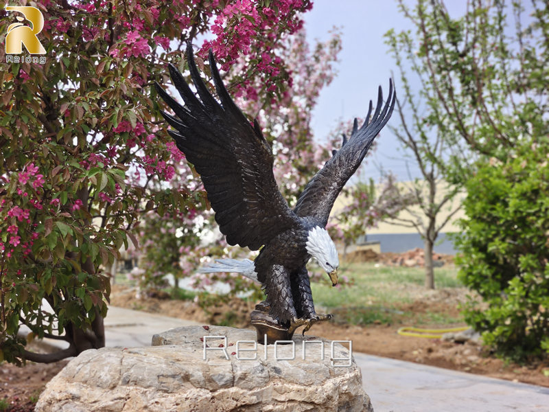 bronze bald eagle statue for garden 