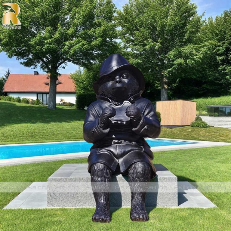 bronze Paddington bear statue for outdoor lawn decor